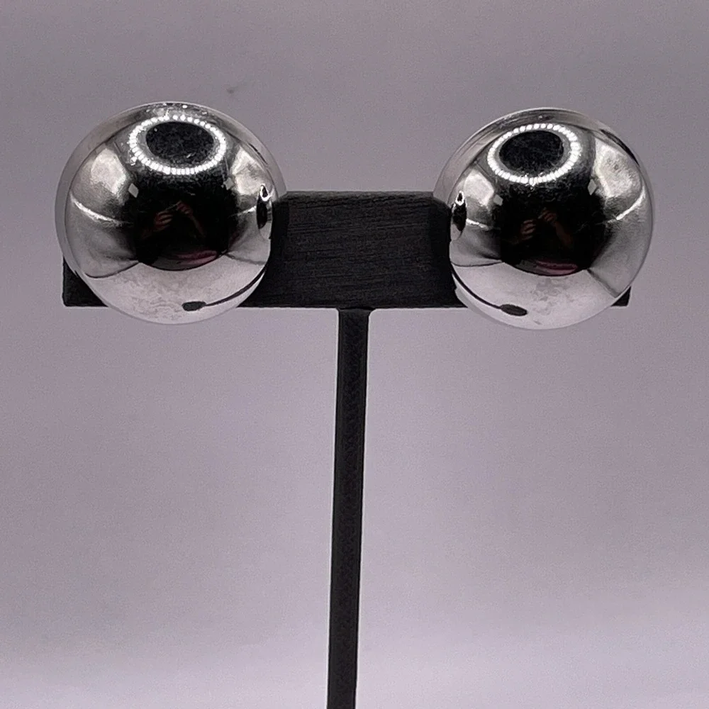 VINTAGE CORO SHINY SILVER TONE‎ METAL DOME BUTTON CLIP ON EARRINGS CHUNKY AL5.1